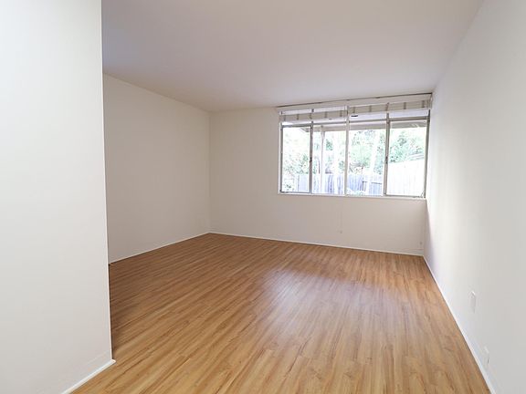 5th image of 123 E Micheltorena St