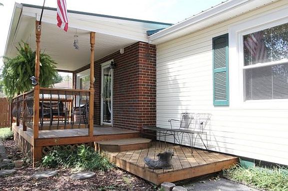 2nd image of 525 Lee Cir