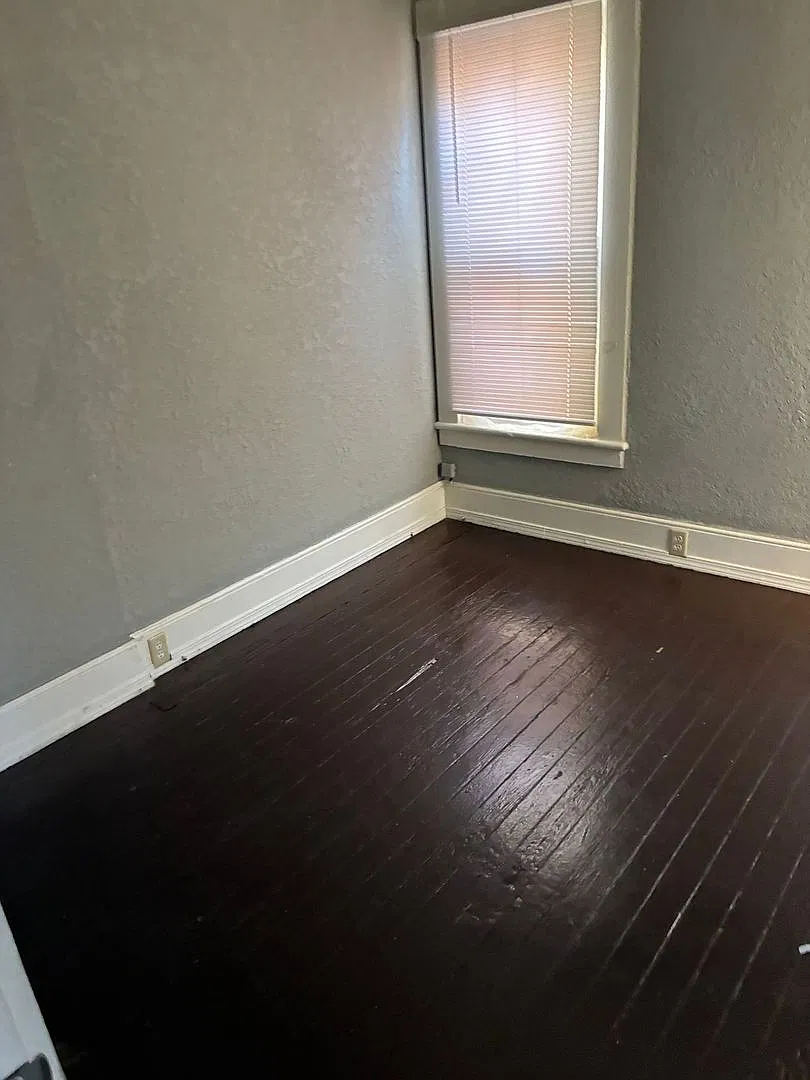 2601 Broadway — Photo 2