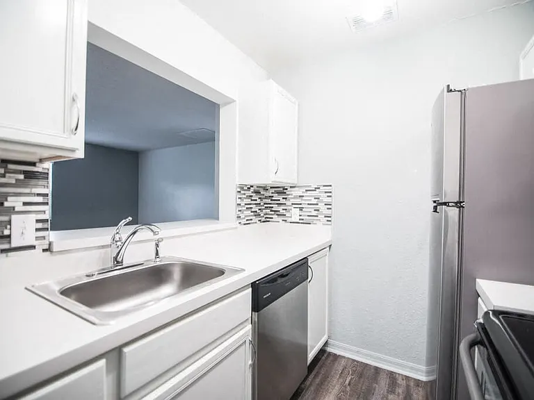 Woodland Heights Apartments — Photo 21