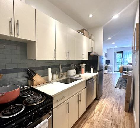 5th image of 207 E 37th St APT 2C