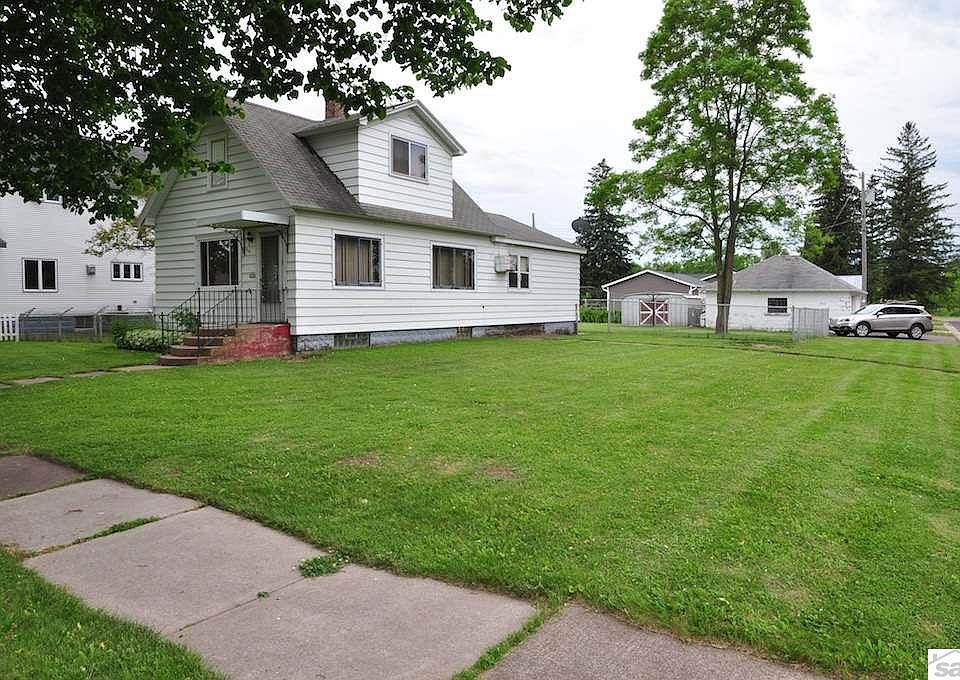 1st image of 401 12th Ave E