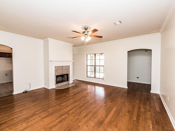 4th image of 305 Saint Matthias Dr
