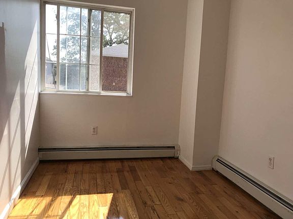 First floor small bedroom 