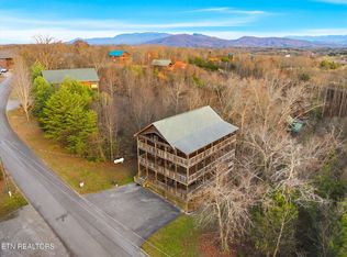 2022 Oakmont Dr, Sevierville, TN 37876