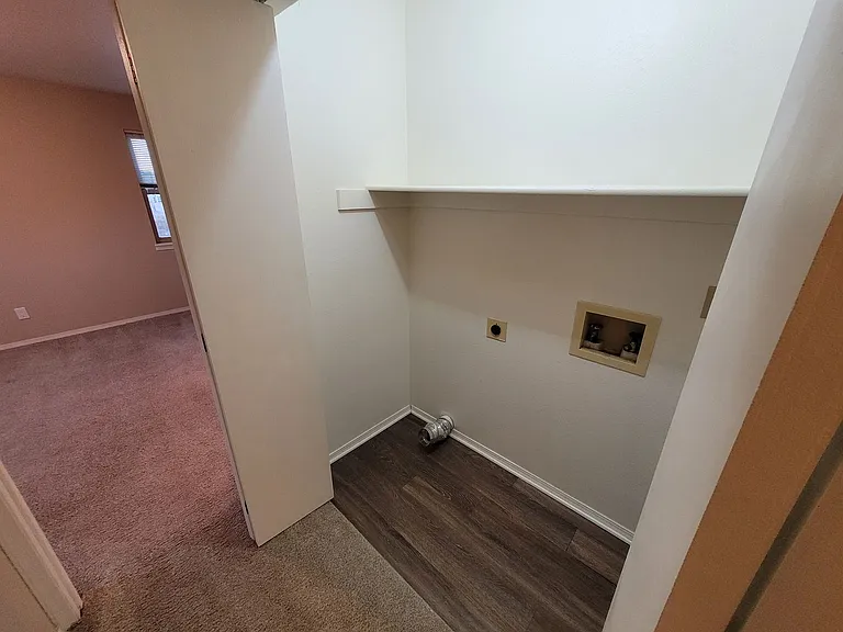 2720-2758 Mirage Dr — Photo 50