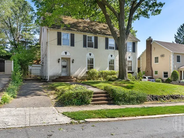 12 Carolina Rd, Flushing, NY 11362