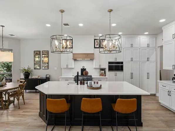 203 CAVAYO TRL, Helotes, TX 78023