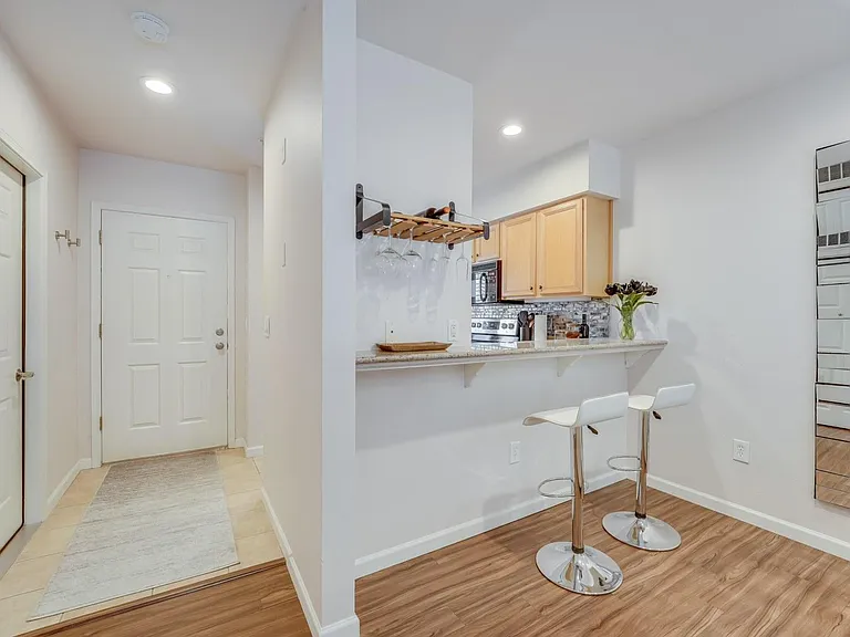 465 Queen Ave NE #403 — Photo 16