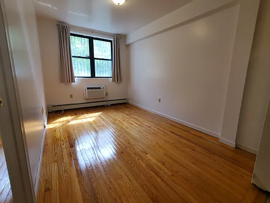 Rented by Chase Global Realty Corp | media 6