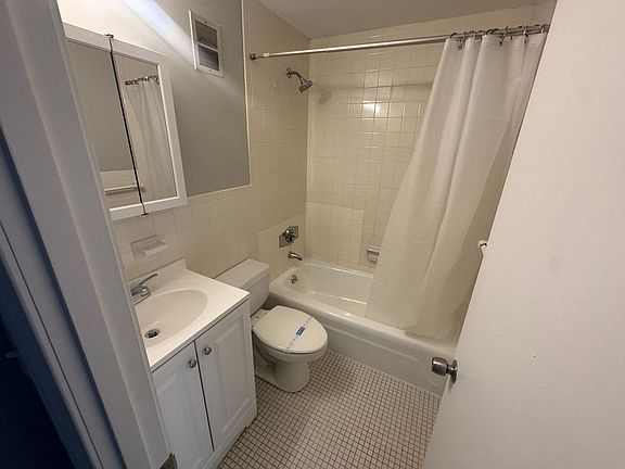 4th image of 614 Cabot St #1 & 2