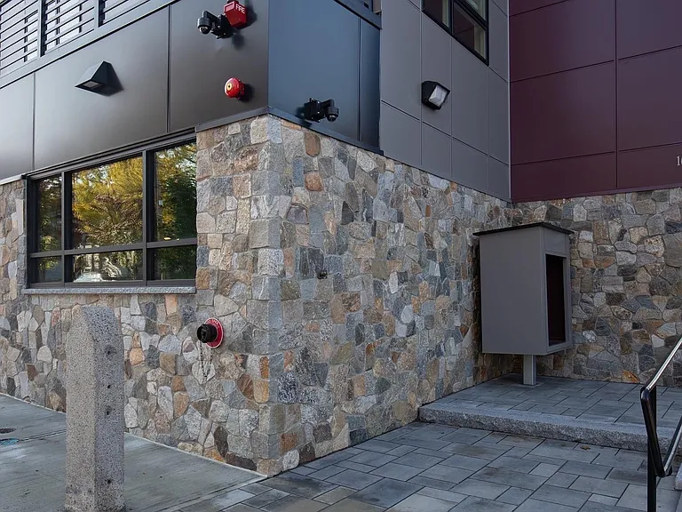165 Washington St #201 — Photo 5