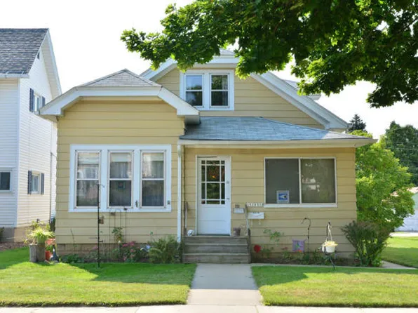 151 Edgewood Ln #A, West Bend, WI 53095