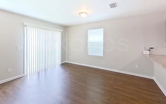 1303 Mull St — Photo 4