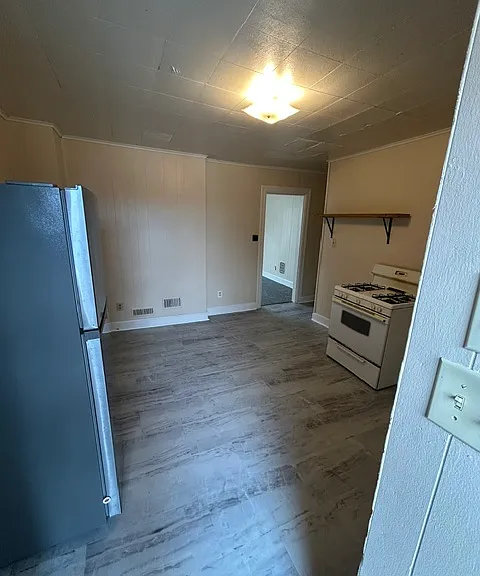 825 E Philadelphia St — Photo 2