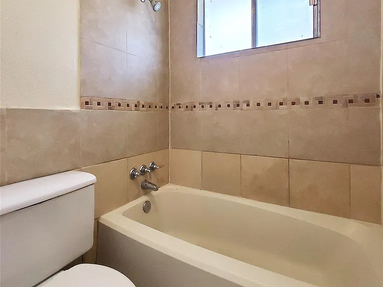 2827 Wilcrest Dr — Photo 11
