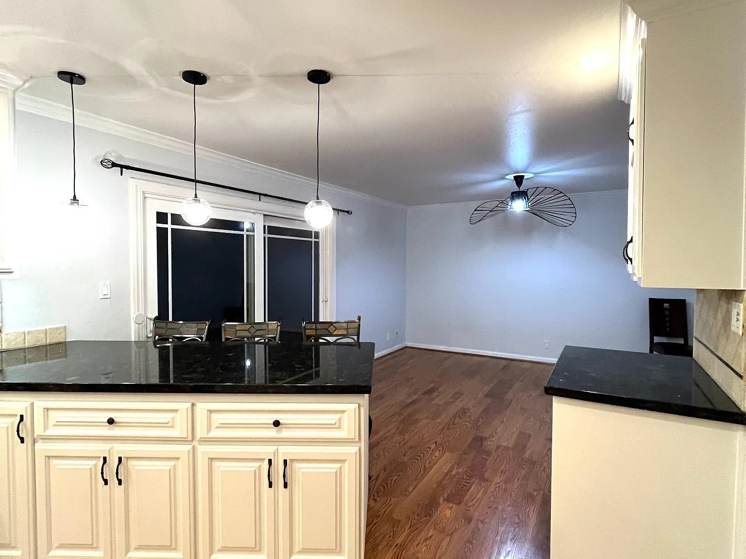 5 bed, 2199 sqft, $5,800 — Photo 3
