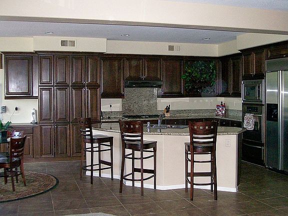 Granite Counters/Stainless Steel Appliances