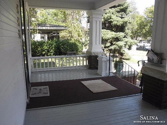 2nd image of 666 S Santa Fe Ave