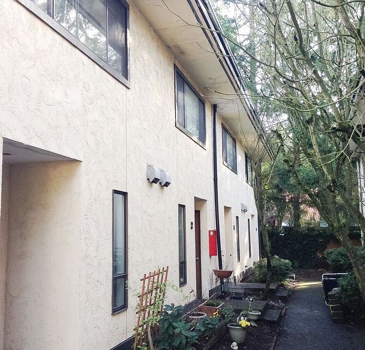 1st image of 2524 NE 195th St APT 1