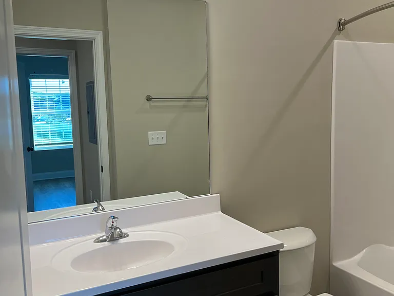 Hillview Commons — Photo 4