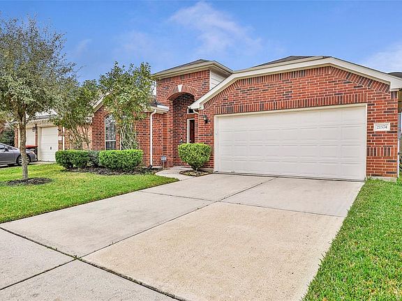 3rd image of 21574 Kings Bend Dr