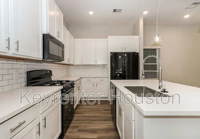 9910 Clark Rd #B — Photo 6
