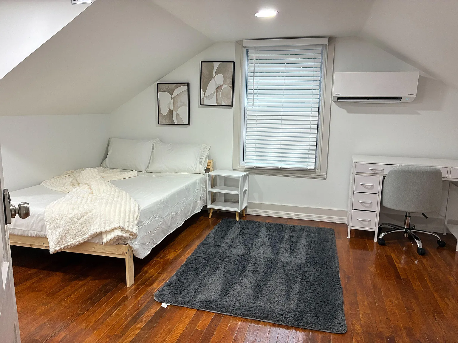 4 bed, 2.0 bath, 1700 sqft, $996 — Photo 1