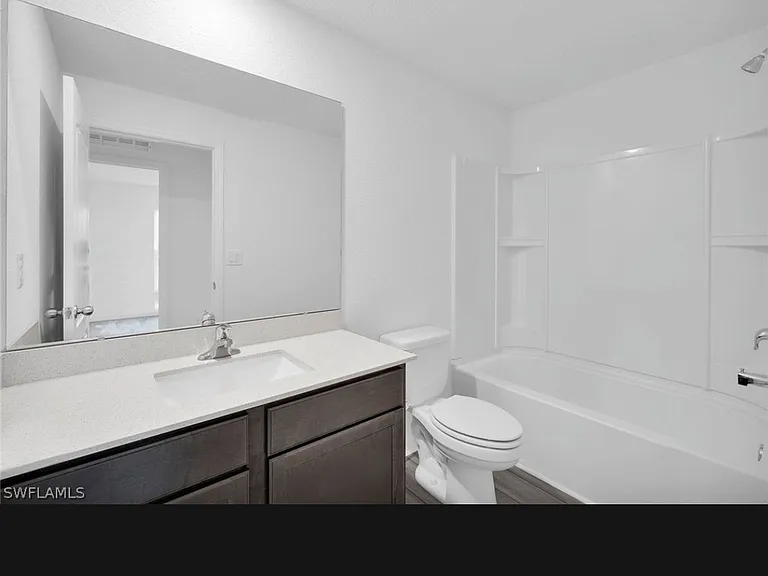 2720 NE 7th Place Cpe — Photo 1