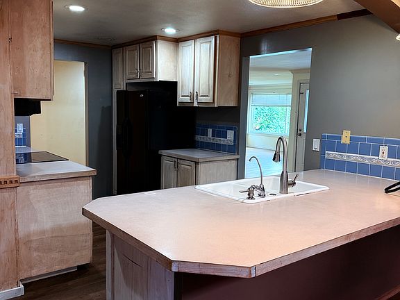 5th image of 8606 Sloan Dr