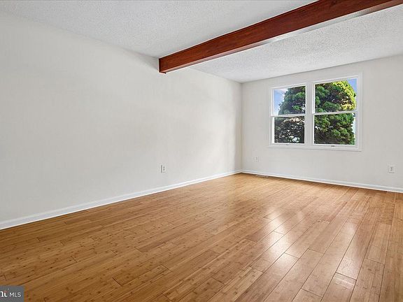 3rd image of 3517 Belfry Ln