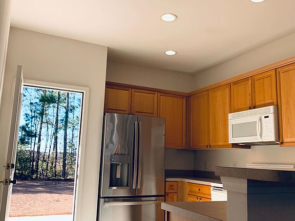 4th image of 215 Sand Pebble Dr