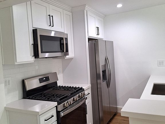 2nd image of 15602 Vanowen St #127