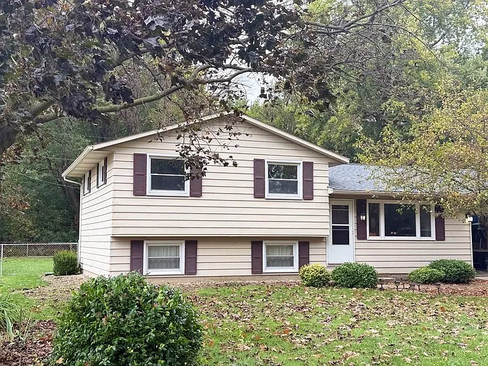 3 bed, 2.0 bath, 1484 sqft, $2,499 — Photo 2