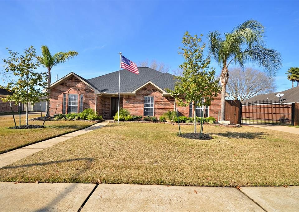 1st image of 2006 Plantation Dr