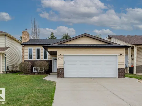 9719 190th St NW, Edmonton, AB T5T 5K7