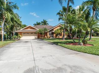 9793 Campbell Cir, Naples, FL 34109