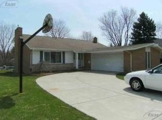 11383 Grand Oak Dr, Grand Blanc, MI 48439
