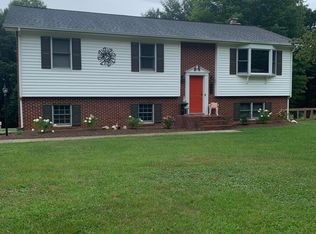 2172 Poteet Rd, Hardy, VA 24101