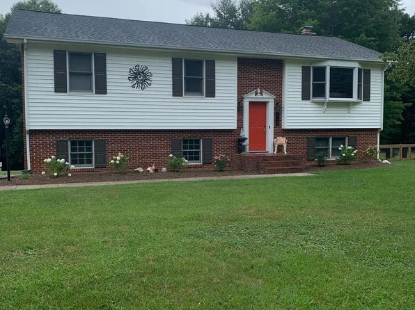 2172 Poteet Rd, Hardy, VA 24101