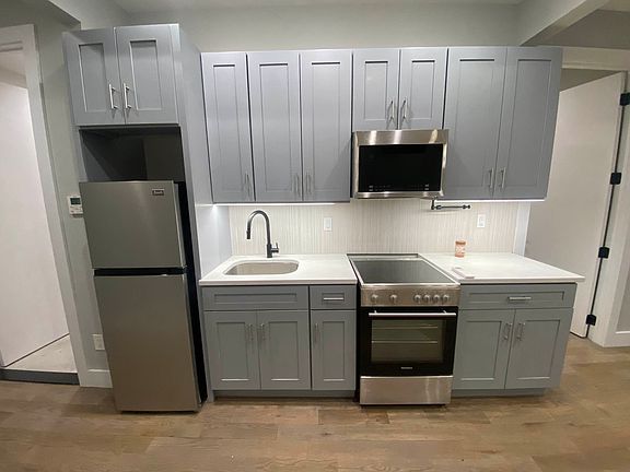 4th image of 254 Melrose St APT 1R