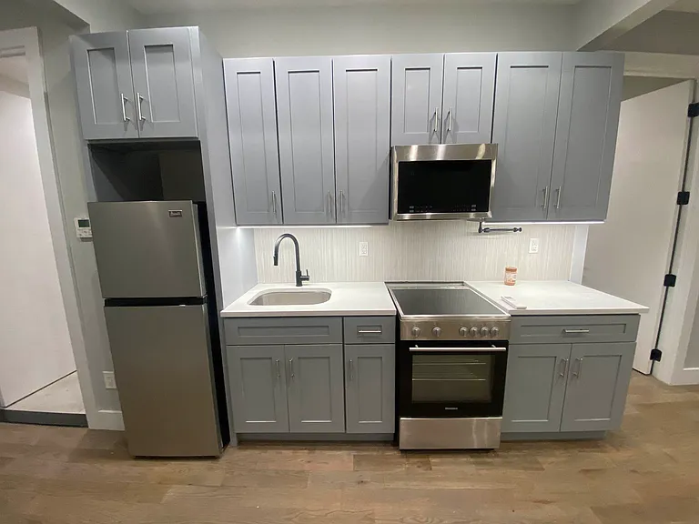 254 Melrose St #1R — Photo 4