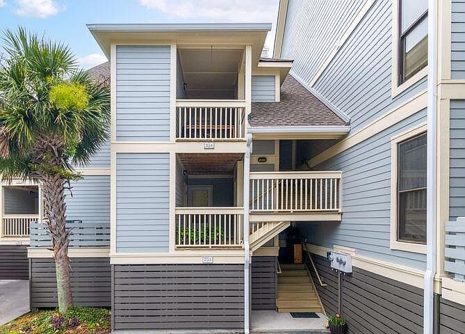 2nd image of 233 Little Oak Island Dr