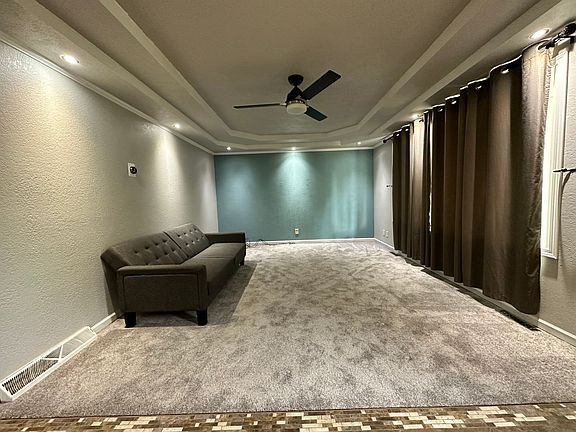 3rd image of 104 W Acacia Blvd