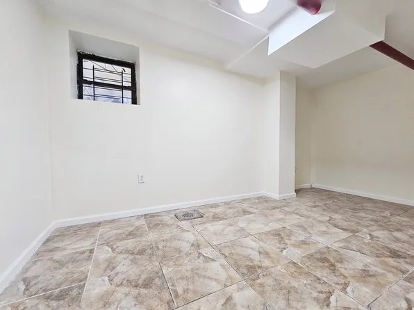 915 43rd Street image 7 of 11