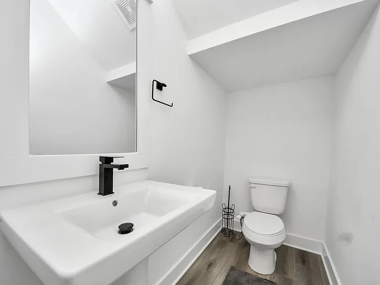 318 Neyland St — Photo 32