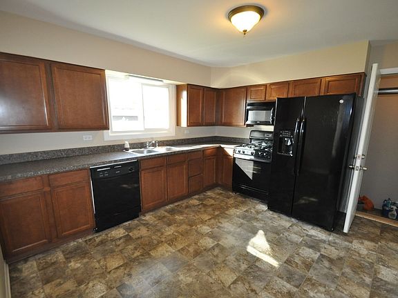 4th image of 8732 Oak Park Ave