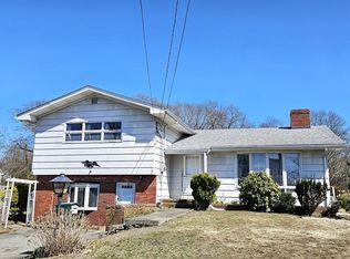 106 S Main St, Acushnet, MA 02743