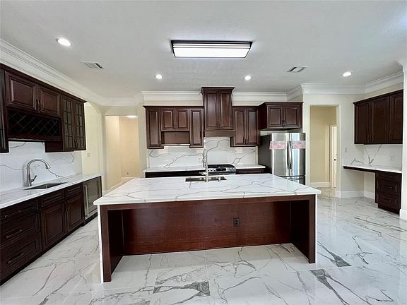 3rd image of 2507 Shadowdale Dr