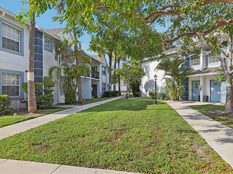 ARIUM Cypress Lakes — Photo 17